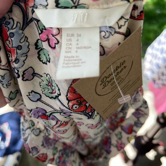 H&M Floral Sleeveless Button Blouse Hi Low Cut Size 4 - Picture 8 of 8